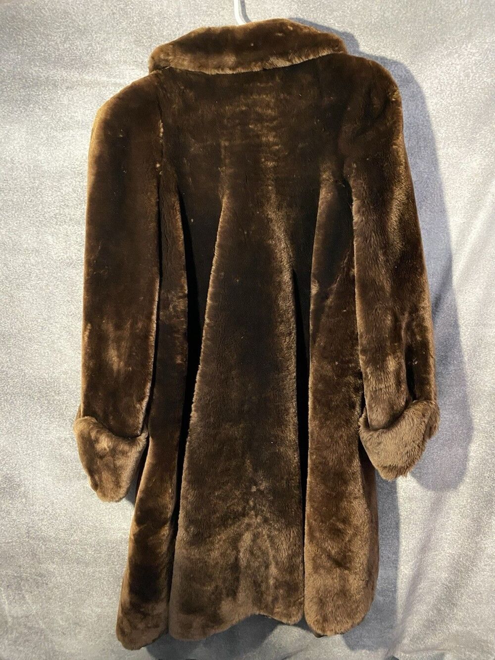 Vintage C.E. Carlson Co Spokane Dark Brown Fur Coat Mid-Century Plush - Picture 6 of 16